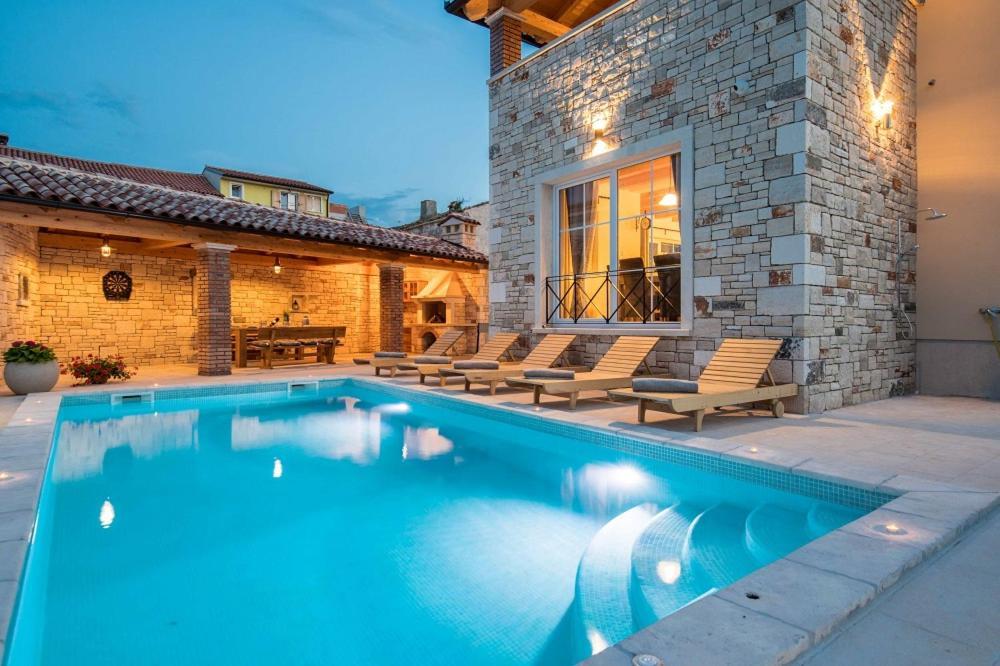 Moderne Istrische Steinvilla - 4 Sterne Mit Privatem, Beheizbaren Pool & Meerblick Kavran Extérieur photo