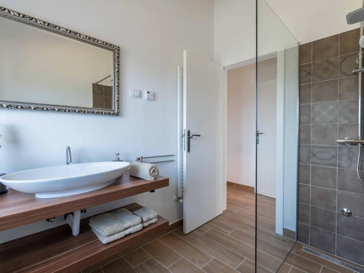 Moderne Istrische Steinvilla - 4 Sterne Mit Privatem, Beheizbaren Pool & Meerblick Kavran Extérieur photo
