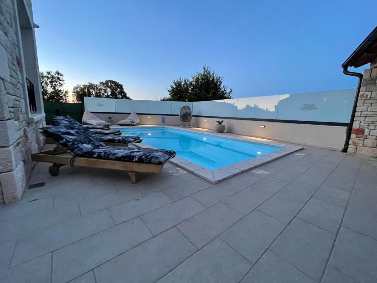 Moderne Istrische Steinvilla - 4 Sterne Mit Privatem, Beheizbaren Pool & Meerblick Kavran Extérieur photo